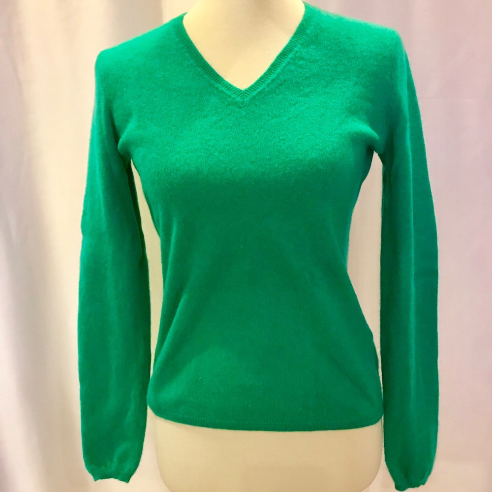 ✈️ **SOLD** 100% Cashmere sweater